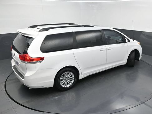 Used 2013 Toyota Sienna XLE FWD image 31