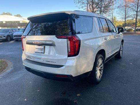 Used 2022 GMC Yukon Denali w/ Denali Premium Package image 9