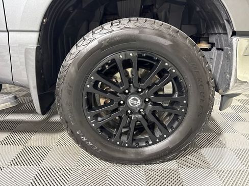 Used 2018 Nissan Titan SL AWD/4WD image 11