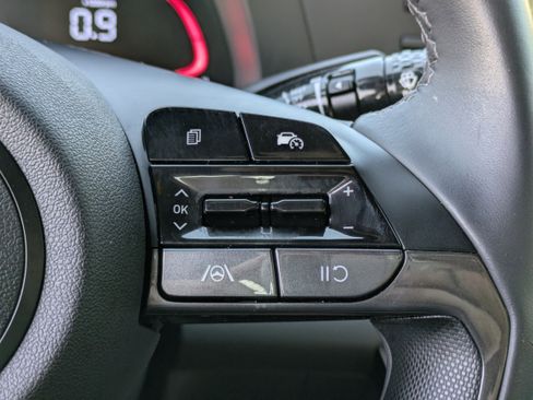 Used 2025 Hyundai Elantra Sport image 23