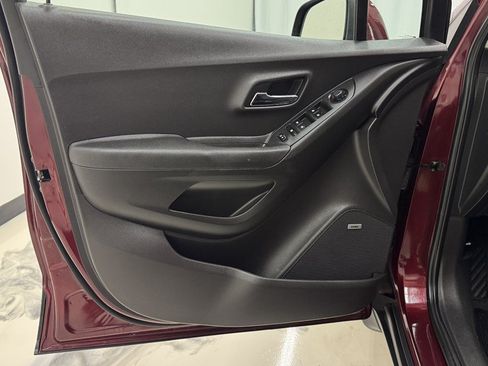 Used 2016 Chevrolet Trax LT w/ LT Sun and Sound Package FWD image 14