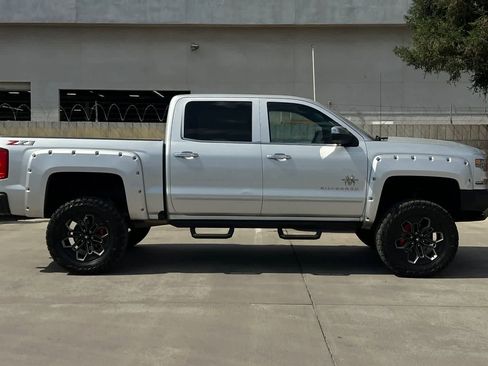 Used 2018 Chevrolet Silverado 1500 LTZ Z71 w/ LTZ Plus Package AWD/4WD image 9