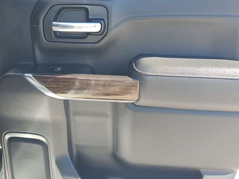 Used 2020 GMC Sierra 1500 SLE w/ SLE Value Package image 44