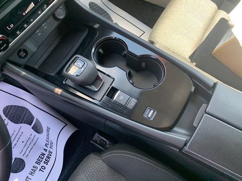 Used 2025 Nissan Rogue SV FWD image 25