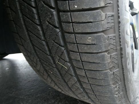 Used 2025 Honda Pilot Black Edition image 11