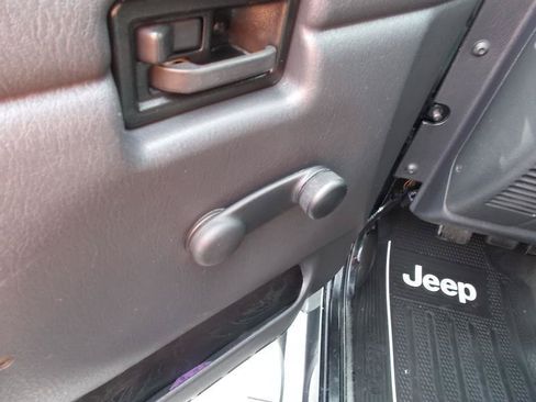 Used 2005 Jeep Wrangler X w/ Rocky Mountain Edition Group AWD/4WD image 24