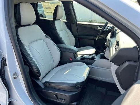 New 2025 Ford Escape SE w/ PHEV Premium Package image 19