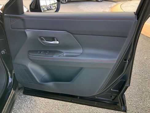 Used 2025 Nissan Kicks SR image 22