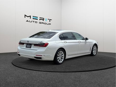 Used 2021 BMW 740i image 9