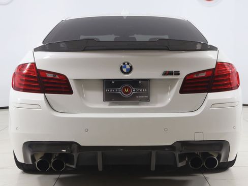Used 2015 BMW M5 RWD image 48