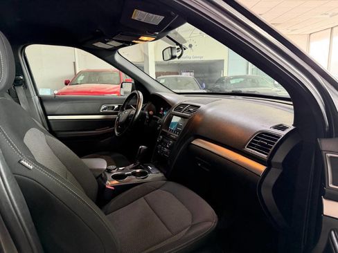 Used 2018 Ford Explorer XLT w/ Equipment Group 201A image 22