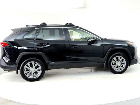 Used 2023 Toyota RAV4 XLE Premium image 6