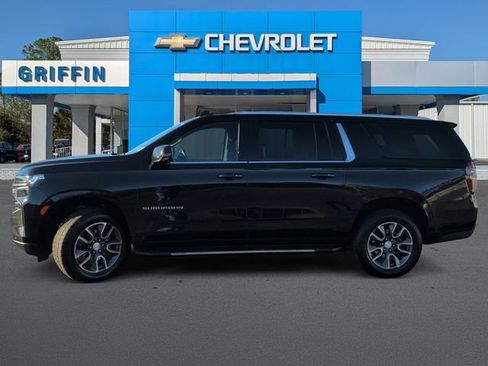 Used 2022 Chevrolet Suburban LT w/ LT Signature Plus Package image 10