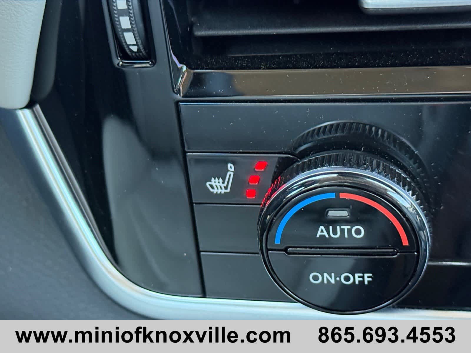Used 2025 Nissan Rogue SL AWD/4WD image 23