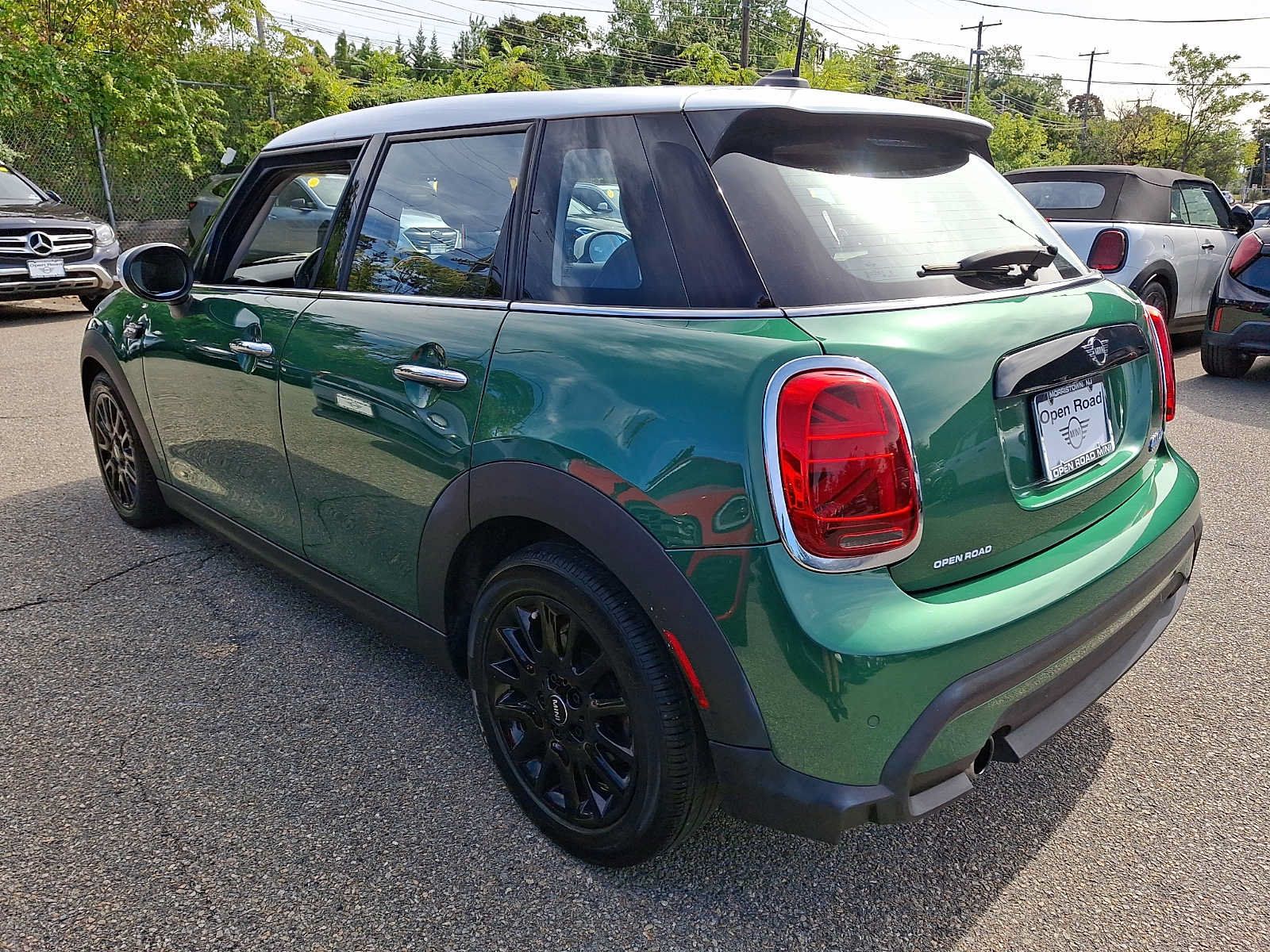 Used 2024 MINI Cooper 4-Door Hardtop FWD image 3