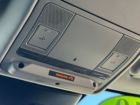 Used 2019 Land Rover Range Rover Evoque SE image 23