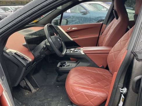 Used 2024 BMW iX xDrive50 w/ Premium Package image 8