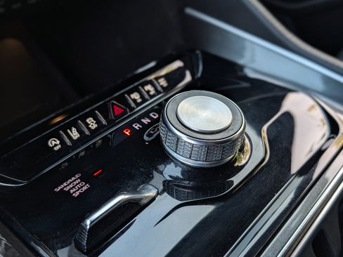 Used 2024 Jeep Wagoneer 4WD w/ Premium Group I image 35