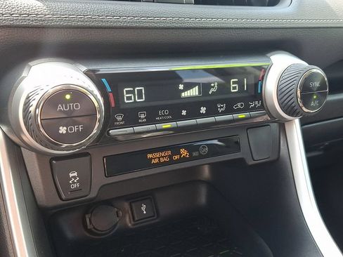 Certified 2022 Toyota RAV4 LE AWD/4WD image 15