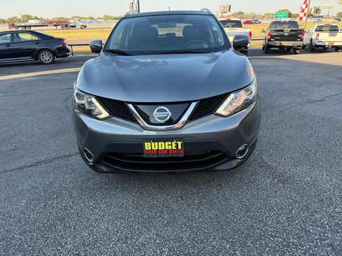 Used 2018 Nissan Rogue Sport SL image 2