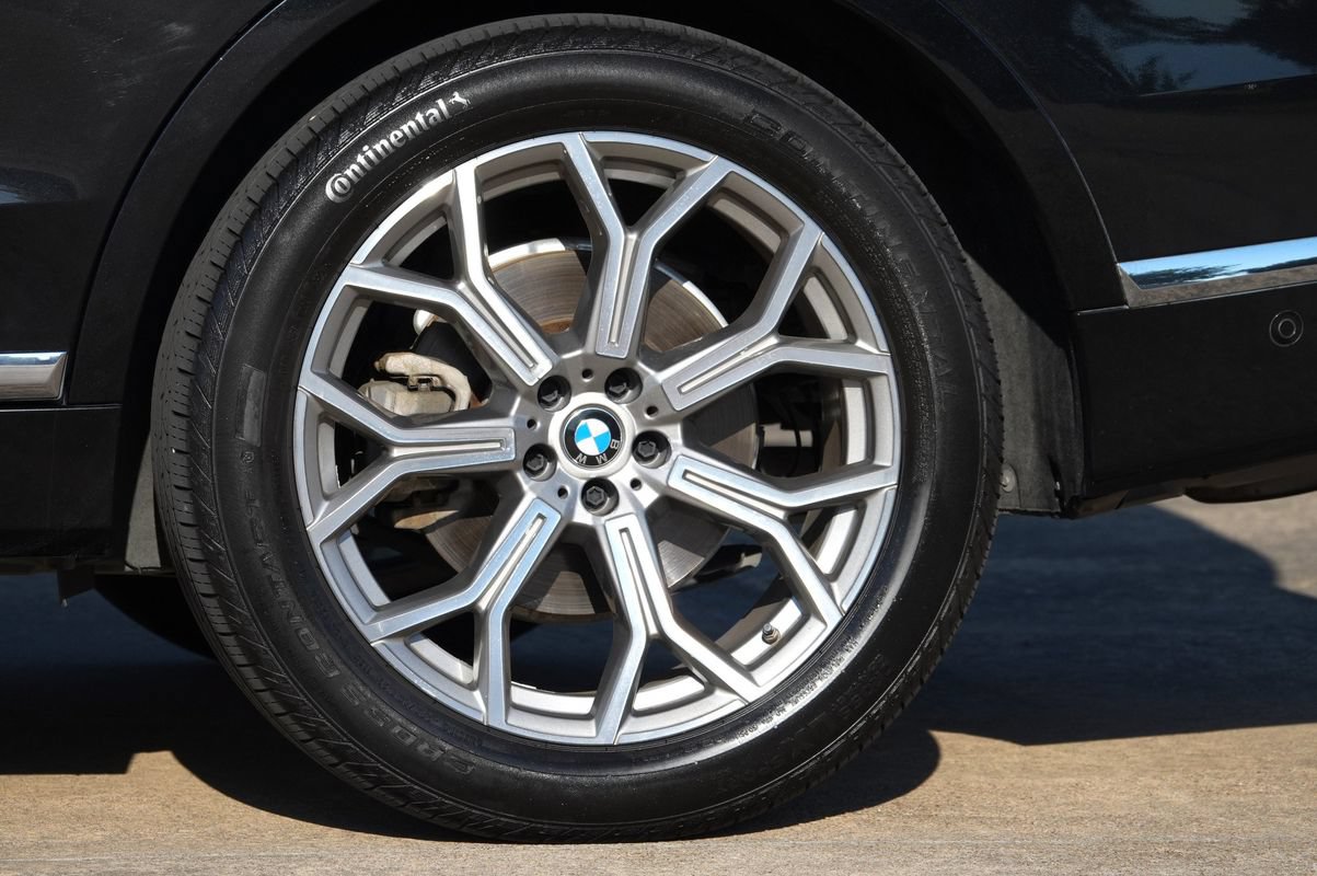 Used 2020 BMW X7 xDrive40i w/ Premium Package AWD/4WD image 29