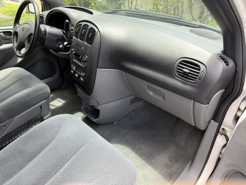 Used 2004 Dodge Grand Caravan SXT FWD image 12
