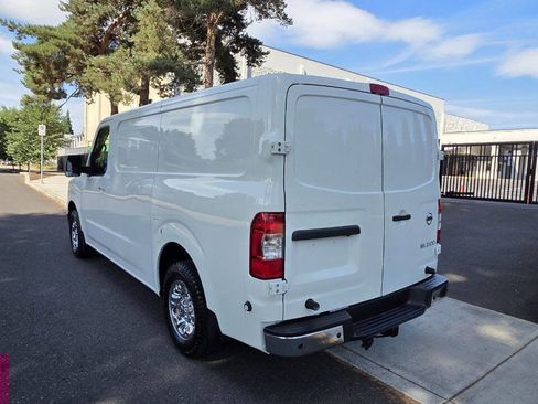 Used 2018 Nissan NV 2500 SL image 7