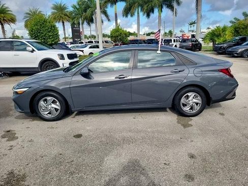 Certified 2024 Hyundai Elantra SE FWD image 8