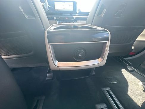 Used 2024 Kia Carnival EX FWD image 23