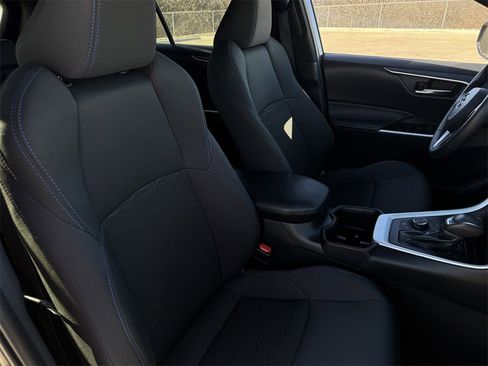 Used 2024 Toyota RAV4 SE image 27