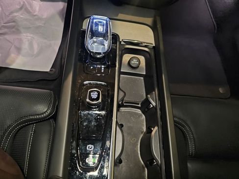 Certified 2025 Volvo V60 B5 Cross Country Ultra image 25