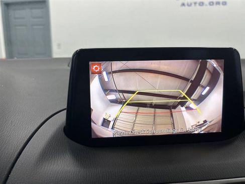 Used 2017 MAZDA MAZDA3 Sport image 19