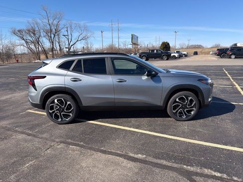 New 2026 Chevrolet Trax RS w/ Sunroof Package FWD image 4
