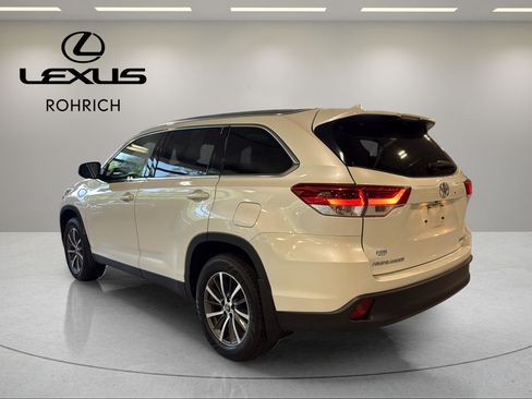 Used 2019 Toyota Highlander XLE AWD/4WD image 8