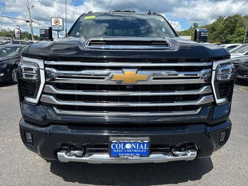 Used 2024 Chevrolet Silverado 2500 High Country w/ High Country Premium Package AWD/4WD image 2