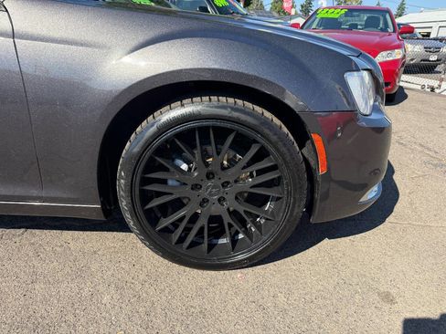 Used 2015 Chrysler 300 Limited image 10