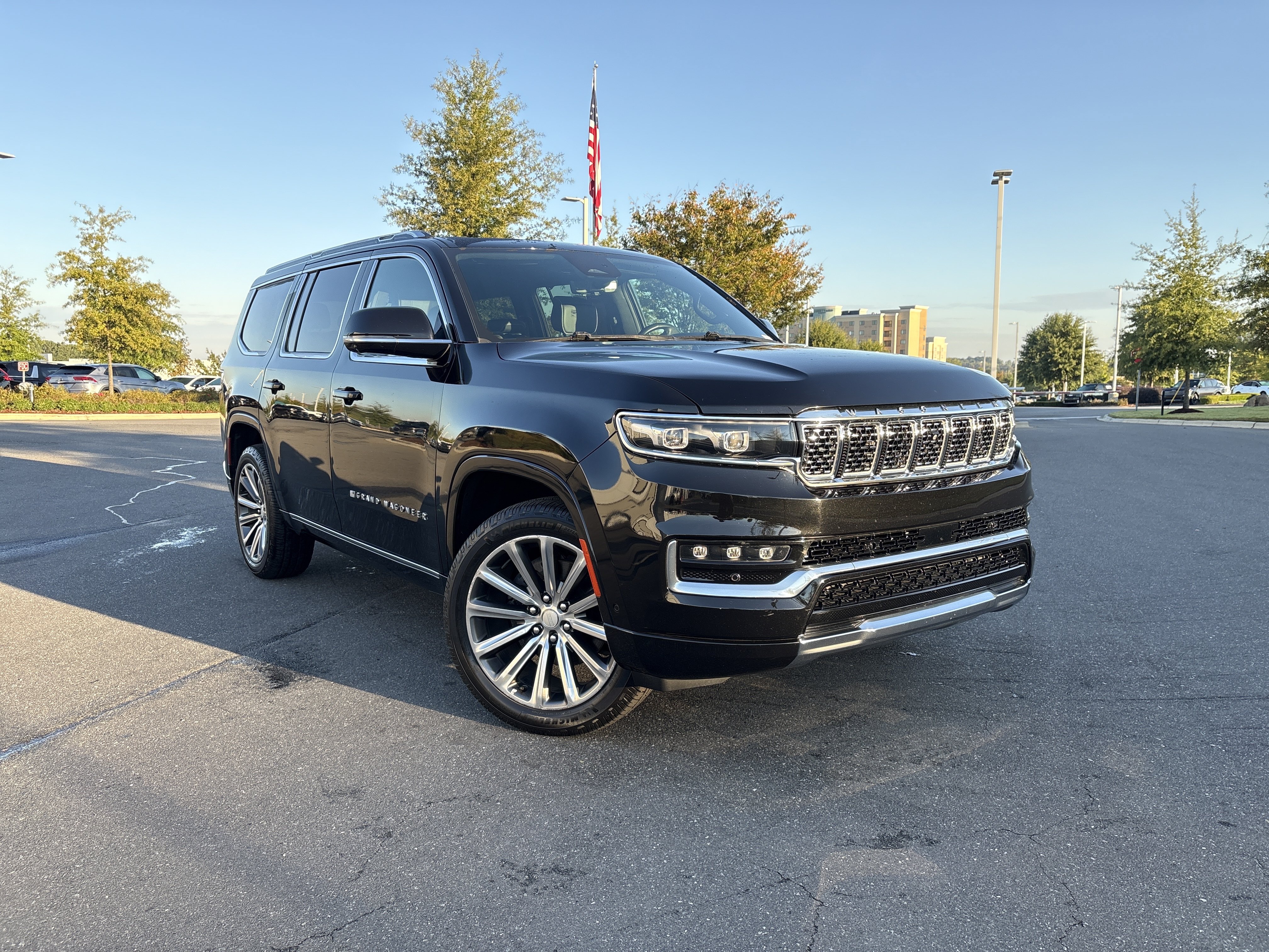 Used 2022 Jeep Grand Wagoneer Series II AWD/4WD image 2