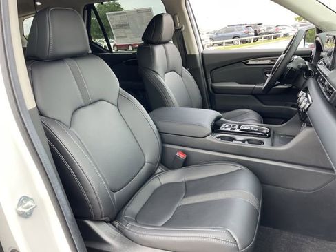 Used 2025 Honda Pilot Touring image 28