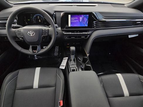 Used 2026 Toyota Camry Hybrid FWD image 13