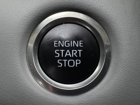 Used 2024 Toyota Highlander Limited image 21