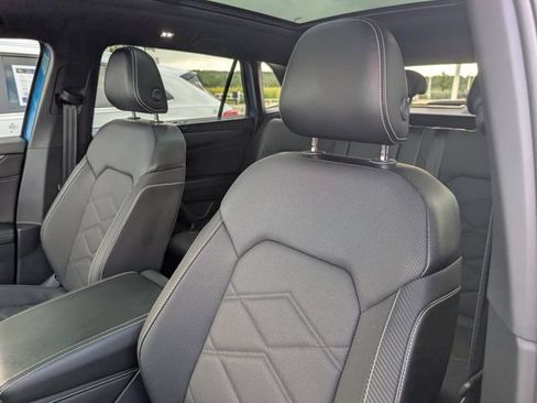 Used 2024 Volkswagen Atlas Cross Sport SE FWD image 10