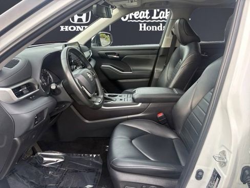 Used 2022 Toyota Highlander XLE image 7