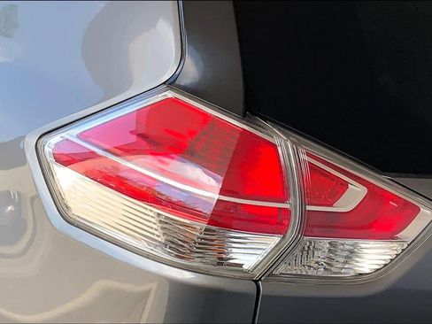 Used 2016 Nissan Rogue S w/ Appearance Package FWD image 28