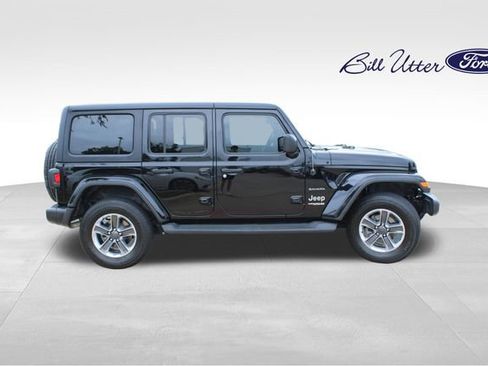 Used 2019 Jeep Wrangler Unlimited Sahara AWD/4WD image 4