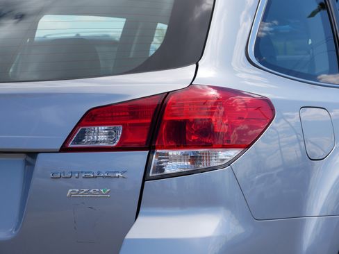 Used 2013 Subaru Outback 2.5i AWD/4WD image 17