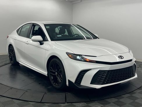 Used 2026 Toyota Camry SE w/ Multimedia Upgrade Package FWD image 8