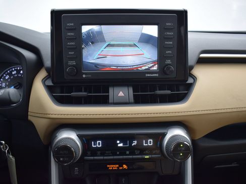 Used 2022 Toyota RAV4 LE AWD/4WD image 15