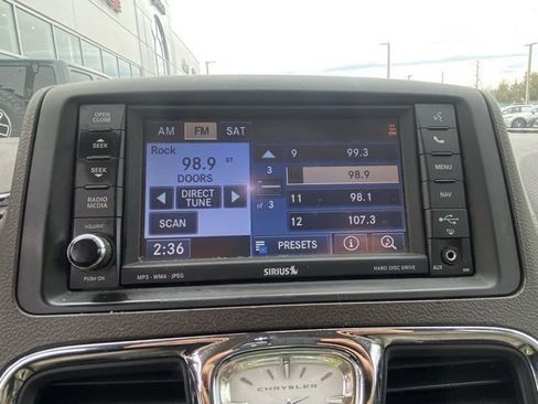 Used 2013 Chrysler Town & Country Touring-L w/ Entertainment Group #2 image 18