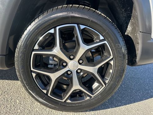 Used 2024 Jeep Compass Limited image 28