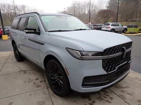 New 2025 Lincoln Navigator Reserve w/ Jet Appearance Package AWD/4WD image 15